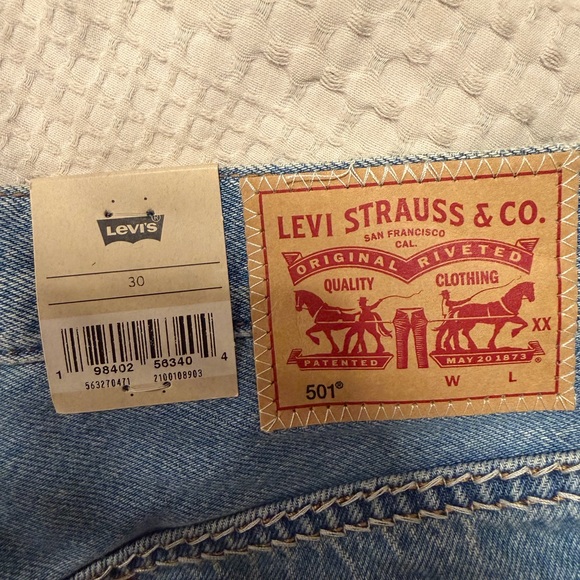 Blue Denim Levi Shorts - Picture 3 of 3